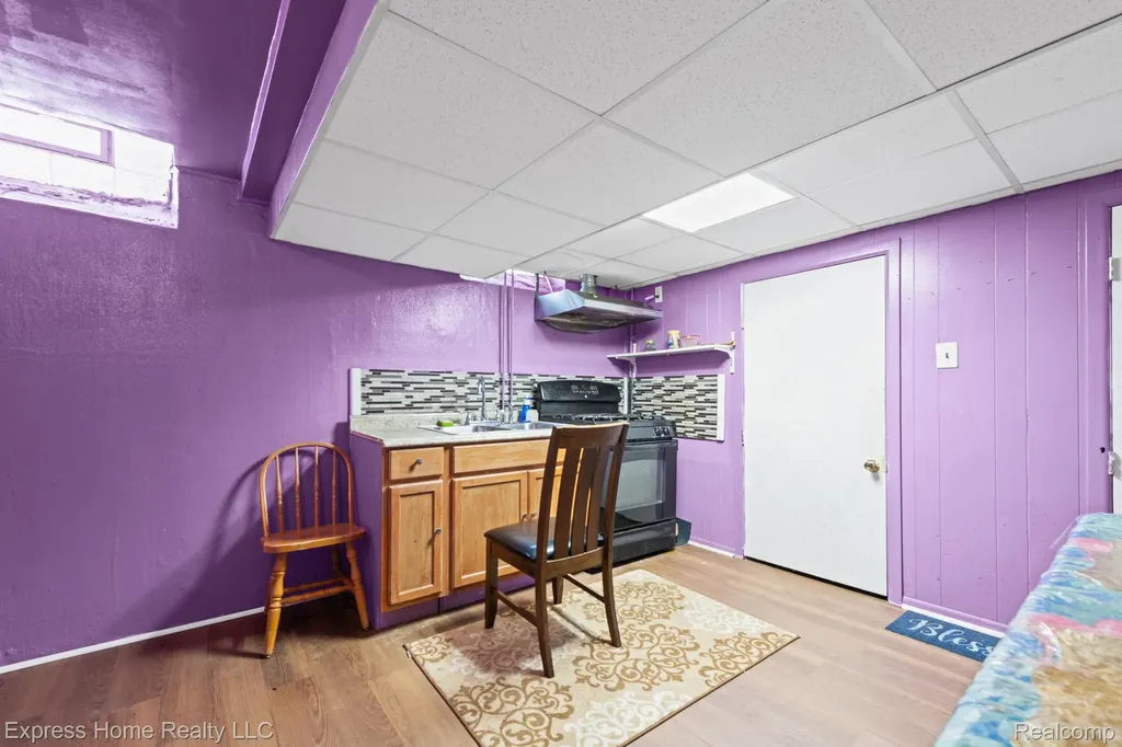 24825 Masch Avenue Warren City MI 48091