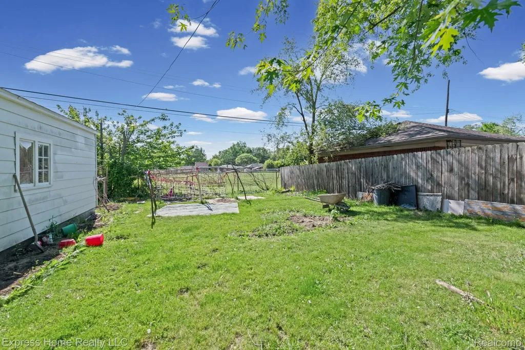 24825 Masch Avenue Warren City MI 48091