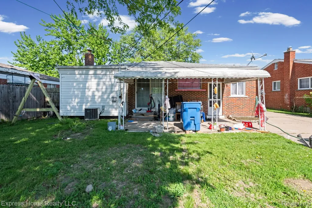 24825 Masch Avenue Warren City MI 48091