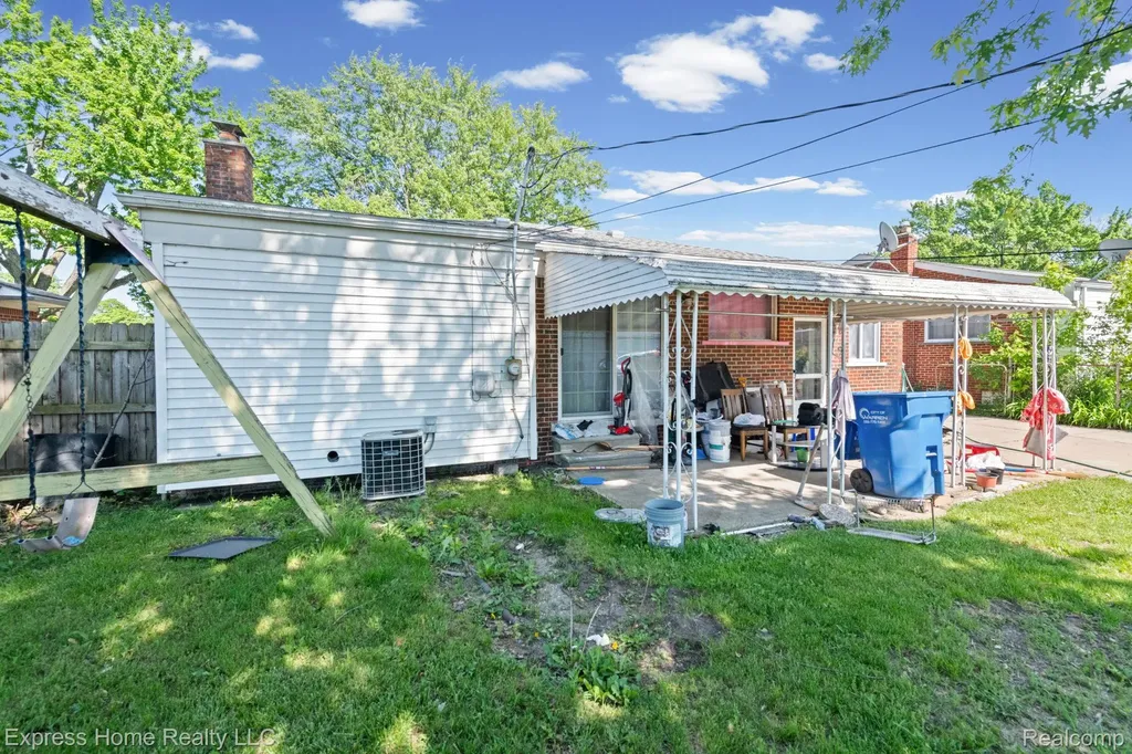 24825 Masch Avenue Warren City MI 48091