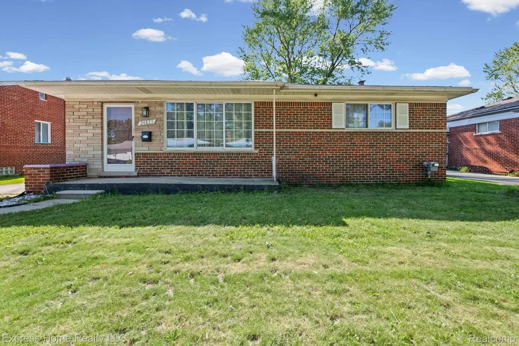 24825 Masch Avenue Warren City MI 48091