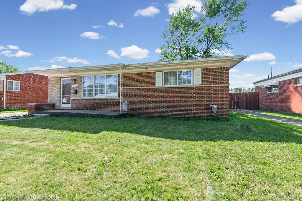 24825 Masch Avenue Warren City MI 48091