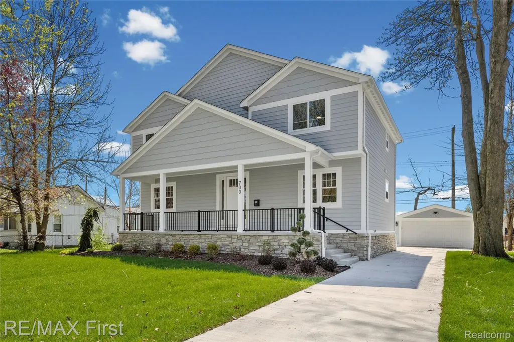700 Devillen Avenue Royal Oak City MI 48073
