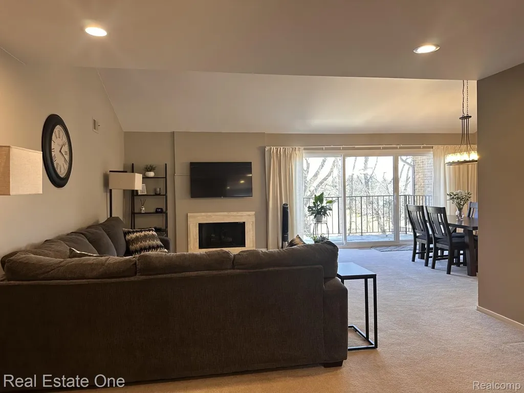 6463 Maple Hills Lane Bloomfield Hills City MI 48301
