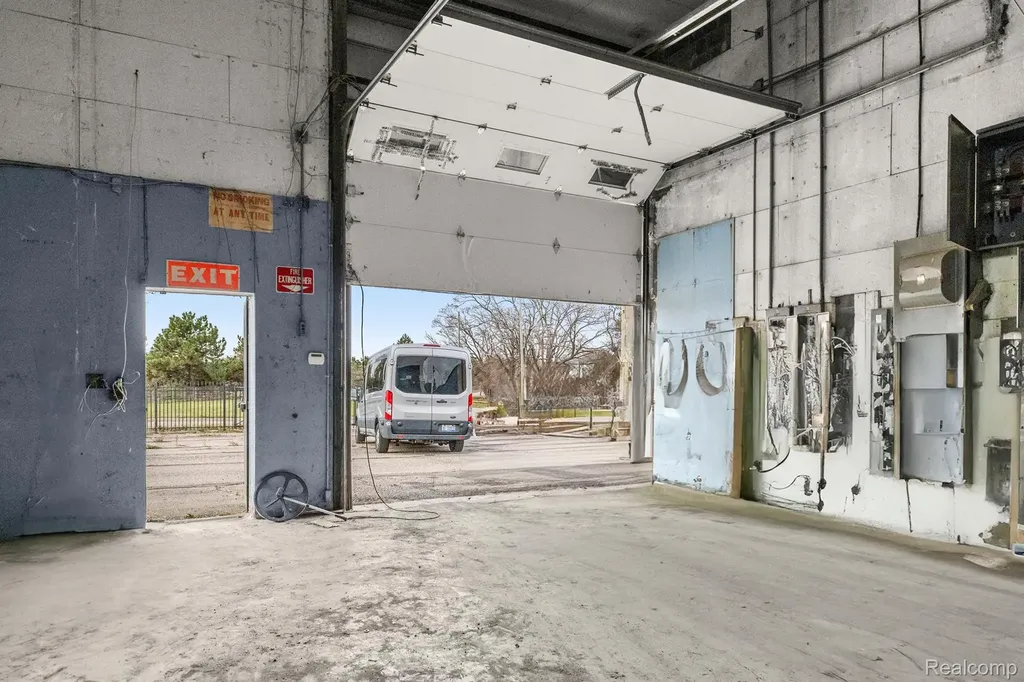 15306 Rosa Parks Boulevard Detroit City MI 48238