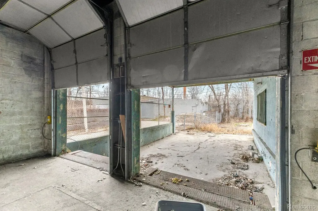 15306 Rosa Parks Boulevard Detroit City MI 48238