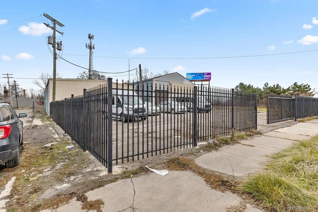15306 Rosa Parks Boulevard Detroit City MI 48238