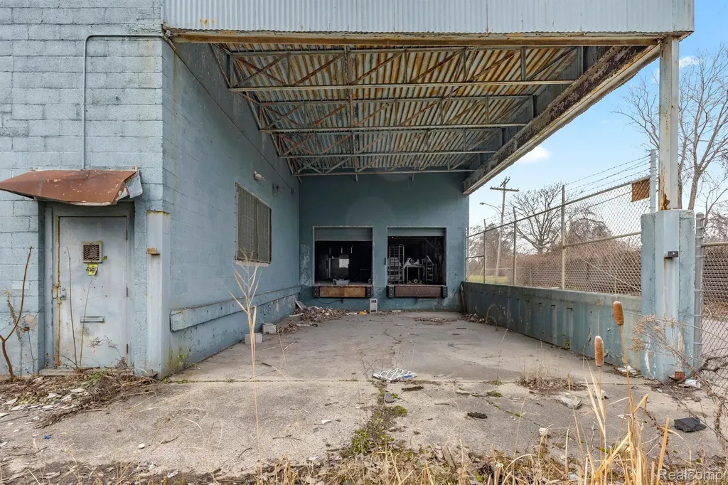 15306 Rosa Parks Boulevard Detroit City MI 48238