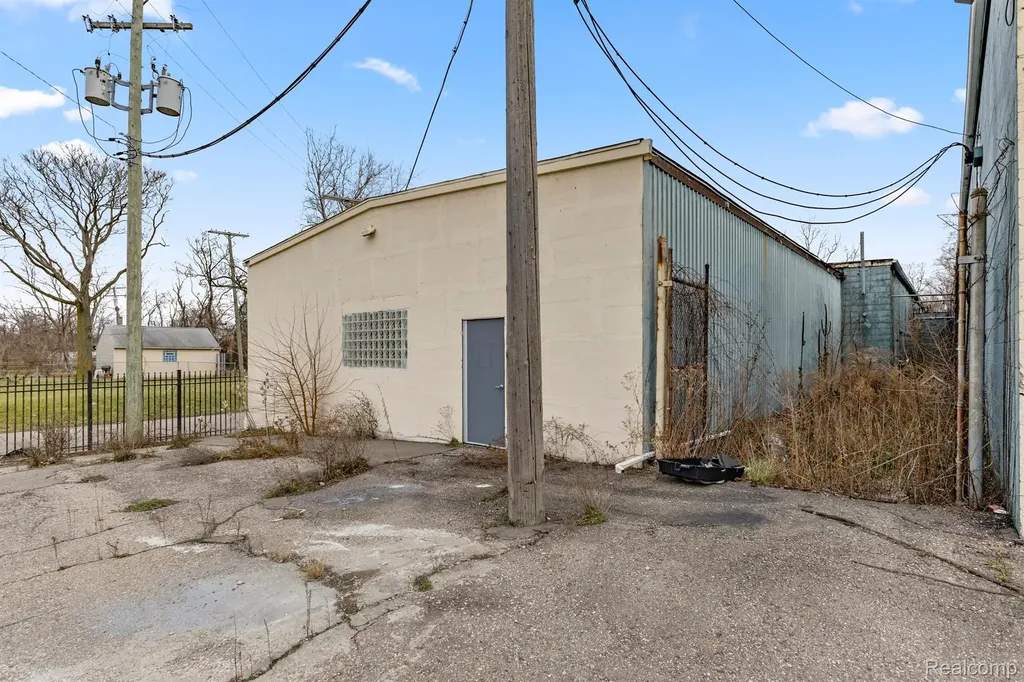 15306 Rosa Parks Boulevard Detroit City MI 48238