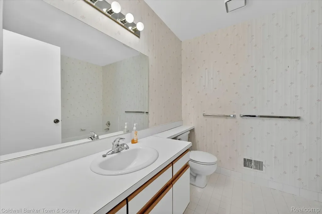 6172 Westbrooke Drive West Bloomfield Charter Township MI 48322