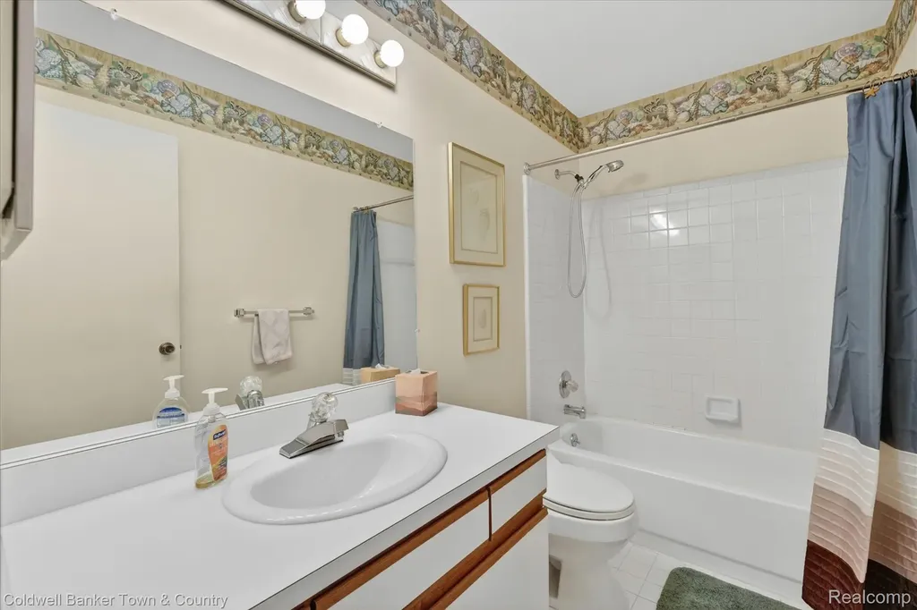 6172 Westbrooke Drive West Bloomfield Charter Township MI 48322