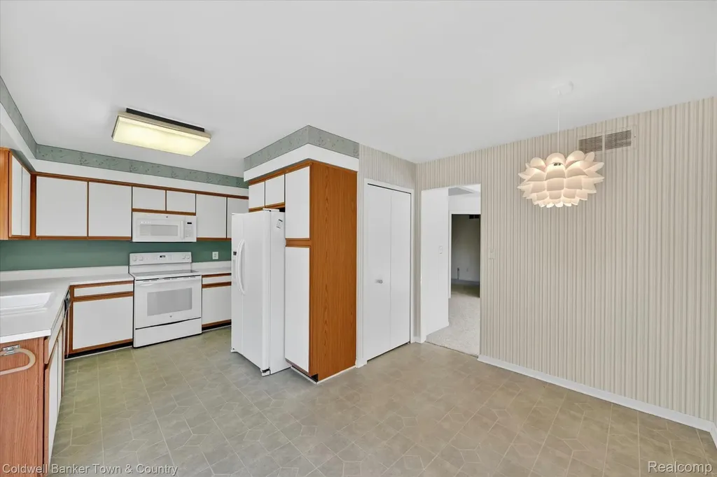 6172 Westbrooke Drive West Bloomfield Charter Township MI 48322