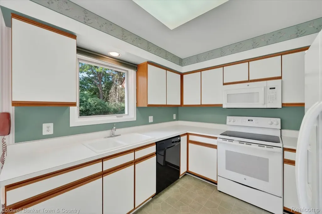 6172 Westbrooke Drive West Bloomfield Charter Township MI 48322