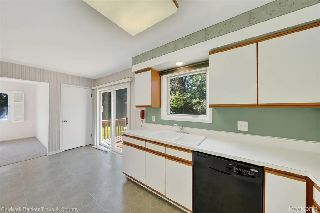 6172 Westbrooke Drive West Bloomfield Charter Township MI 48322