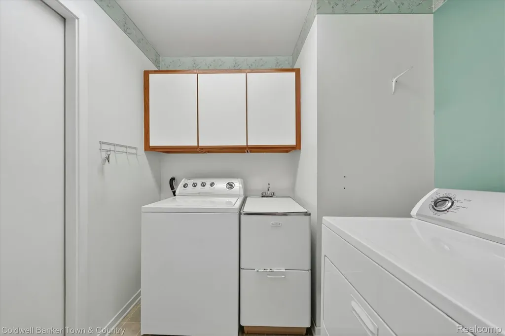 6172 Westbrooke Drive West Bloomfield Charter Township MI 48322