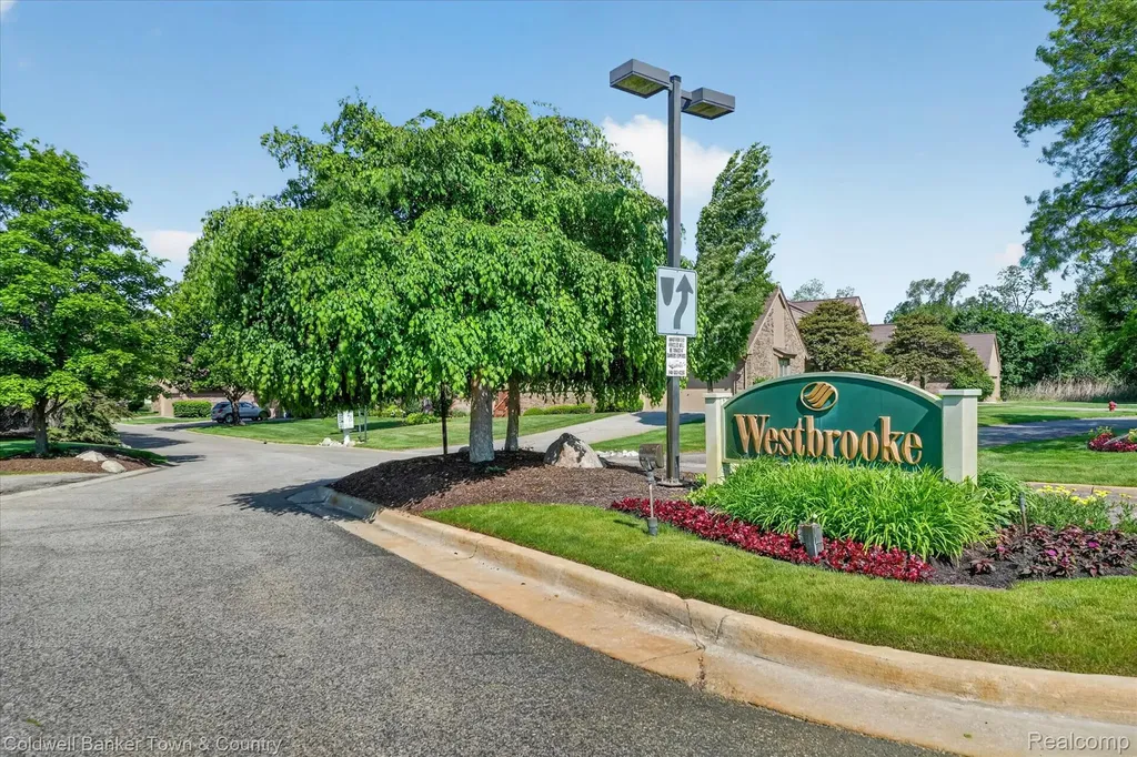 6172 Westbrooke Drive West Bloomfield Charter Township MI 48322