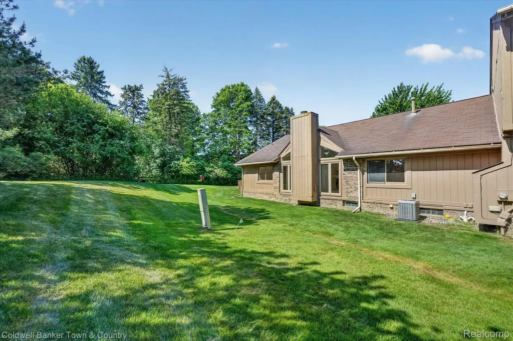 6172 Westbrooke Drive West Bloomfield Charter Township MI 48322