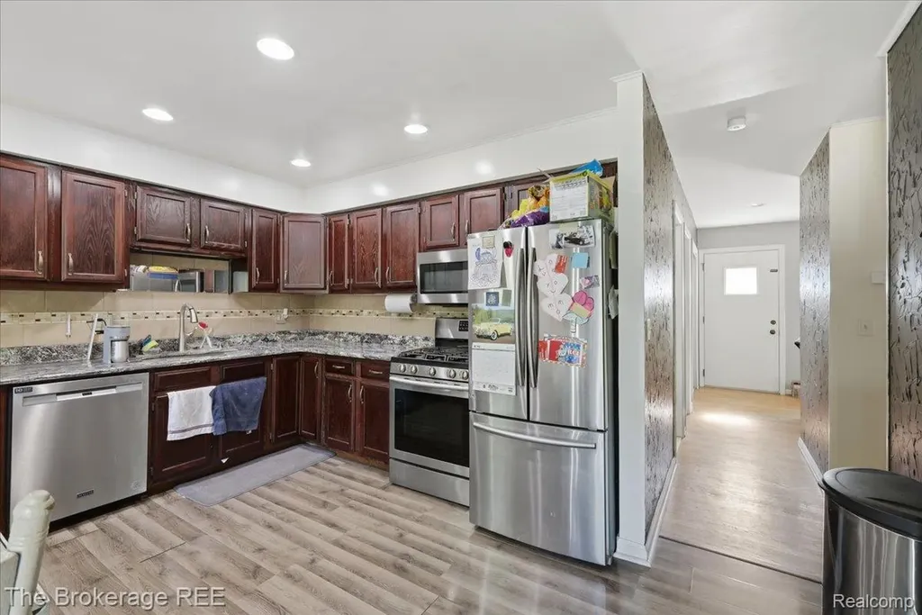 1747 Manse Road Waterford Charter Township MI 48328