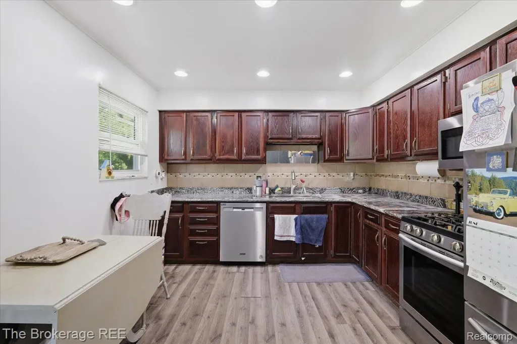 1747 Manse Road Waterford Charter Township MI 48328