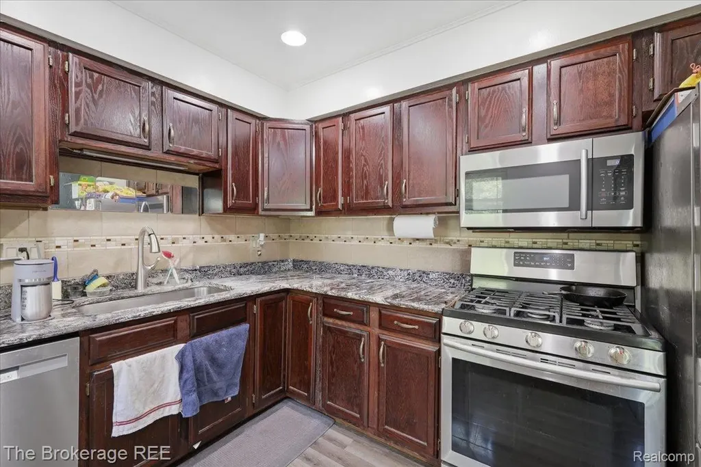 1747 Manse Road Waterford Charter Township MI 48328