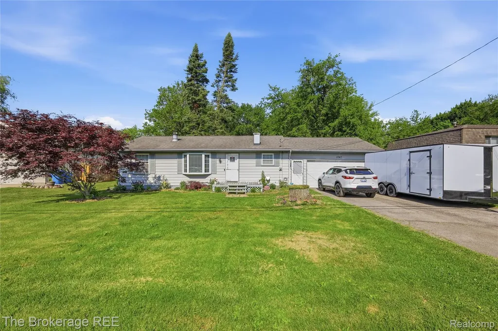 1747 Manse Road Waterford Charter Township MI 48328