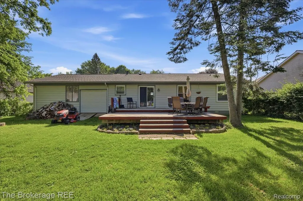 1747 Manse Road Waterford Charter Township MI 48328