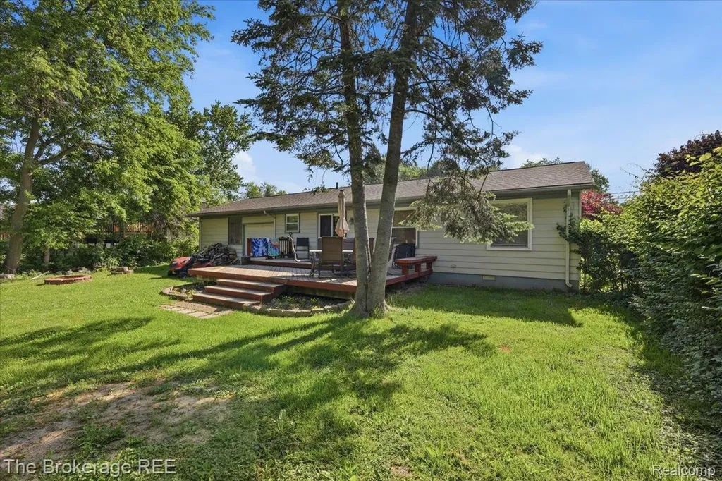 1747 Manse Road Waterford Charter Township MI 48328