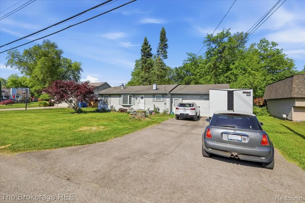 1747 Manse Road Waterford Charter Township MI 48328