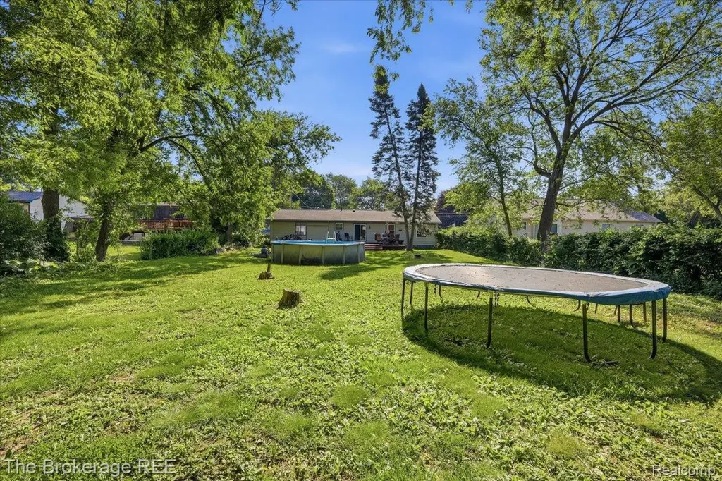 1747 Manse Road Waterford Charter Township MI 48328
