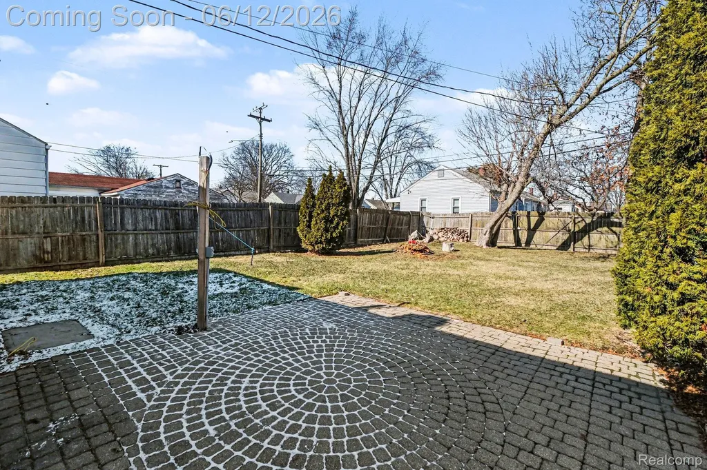 16429 Frazho Road Roseville City MI 48066