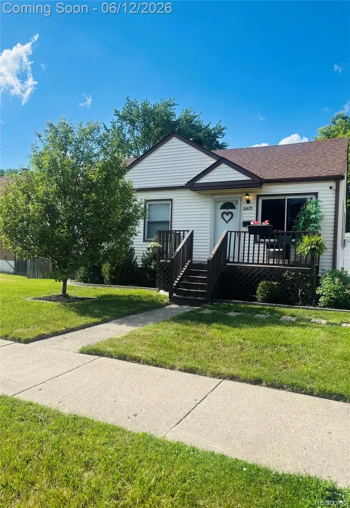 16429 Frazho Road Roseville City MI 48066