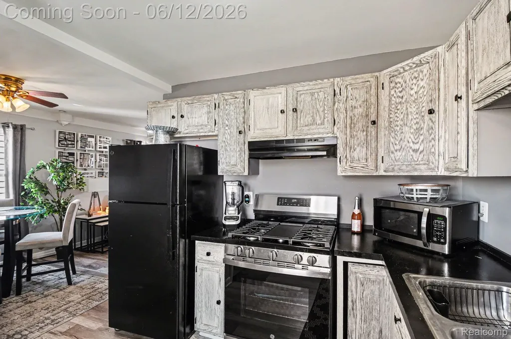 16429 Frazho Road Roseville City MI 48066