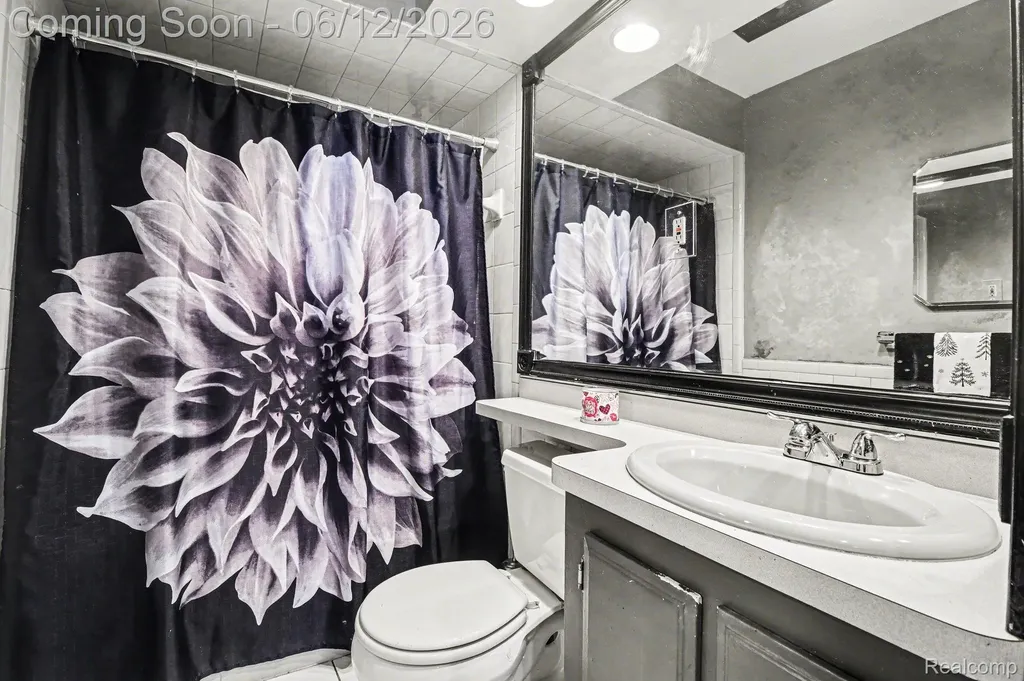 16429 Frazho Road Roseville City MI 48066