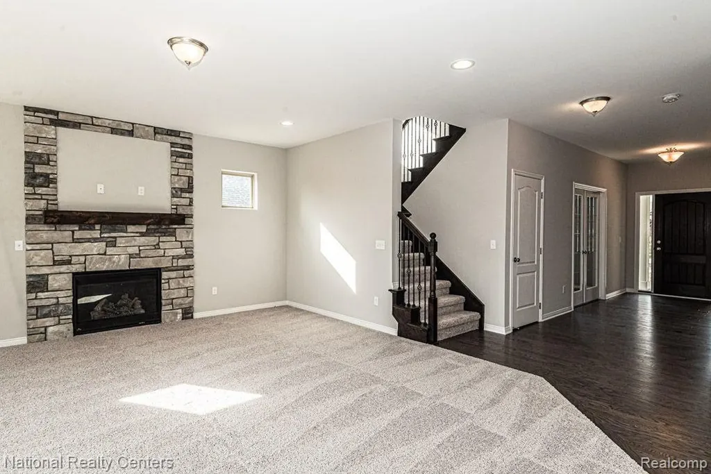 53182 Woodland Meadows Chesterfield Township MI 48047