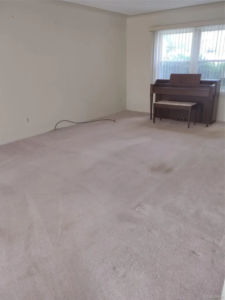 3209 Lakeside Drive Shelby Charter Township MI 48316