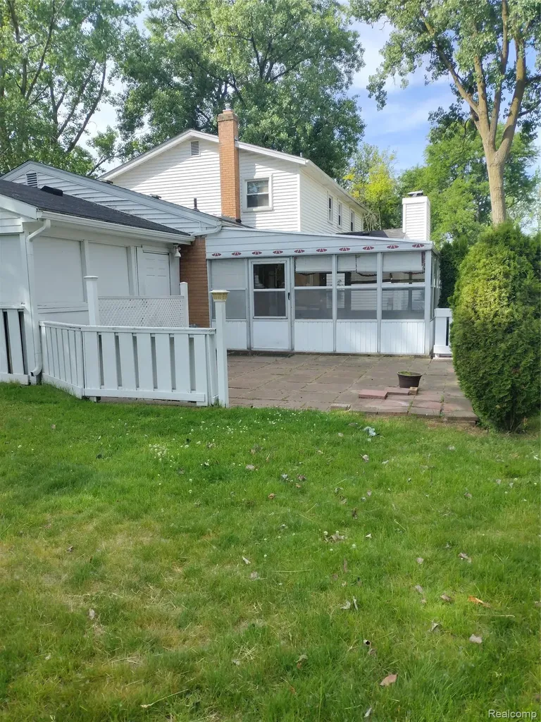 3209 Lakeside Drive Shelby Charter Township MI 48316