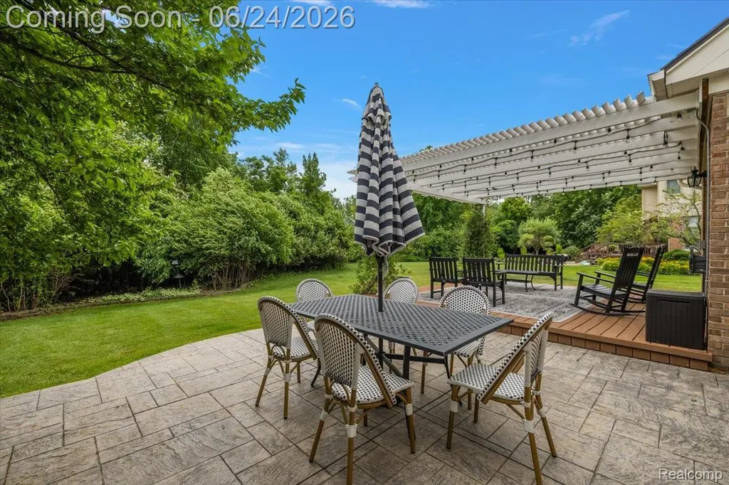 40067 Woodside Drive S Northville Township MI 48168