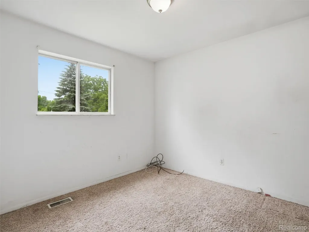 2439 N Long Lake Road Fenton Charter Township MI 48430
