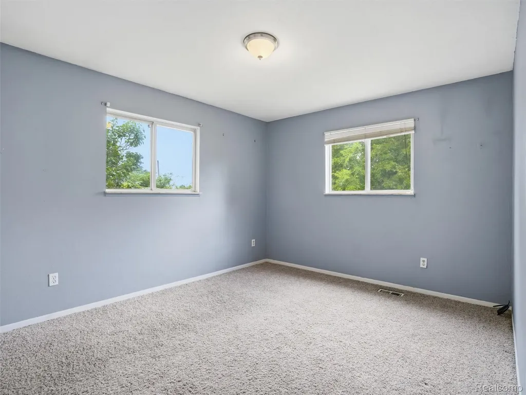 2439 N Long Lake Road Fenton Charter Township MI 48430