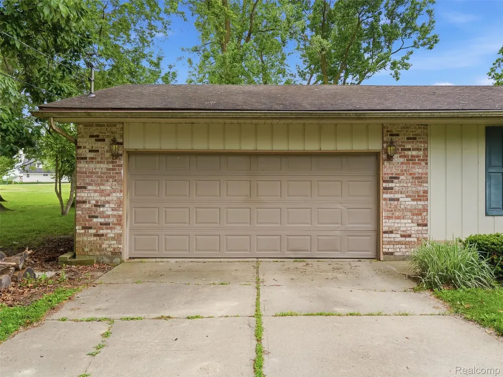 2439 N Long Lake Road Fenton Charter Township MI 48430