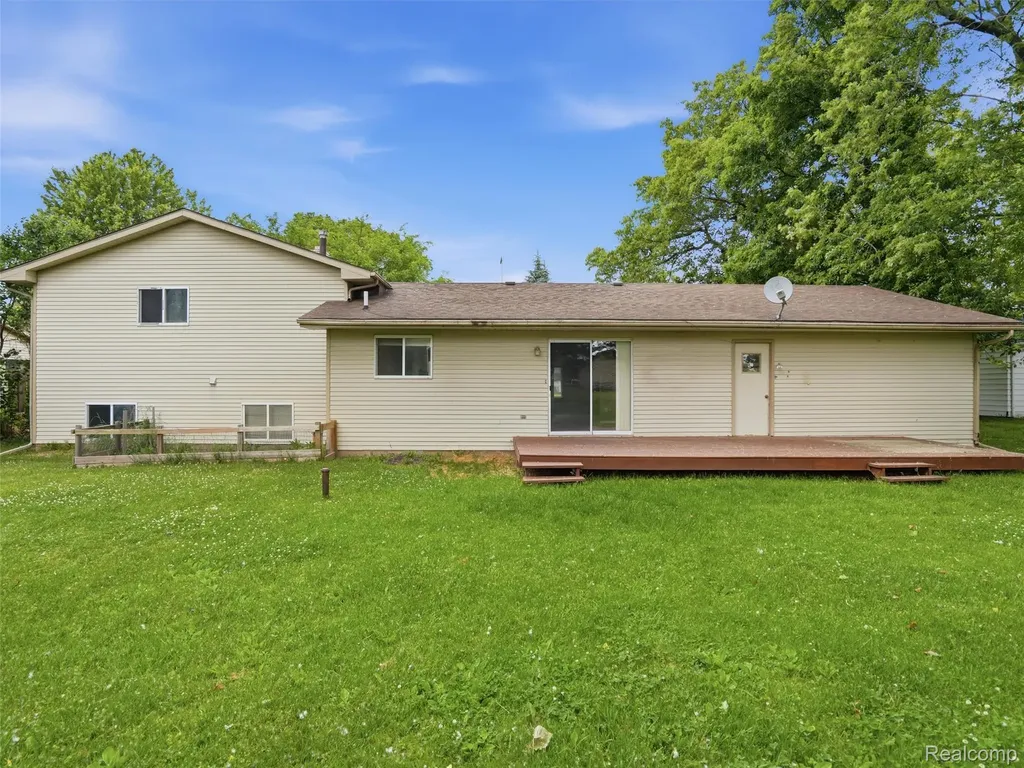 2439 N Long Lake Road Fenton Charter Township MI 48430