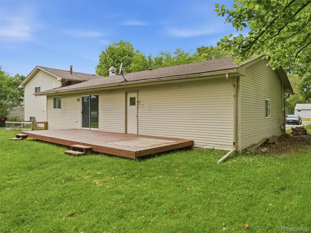 2439 N Long Lake Road Fenton Charter Township MI 48430