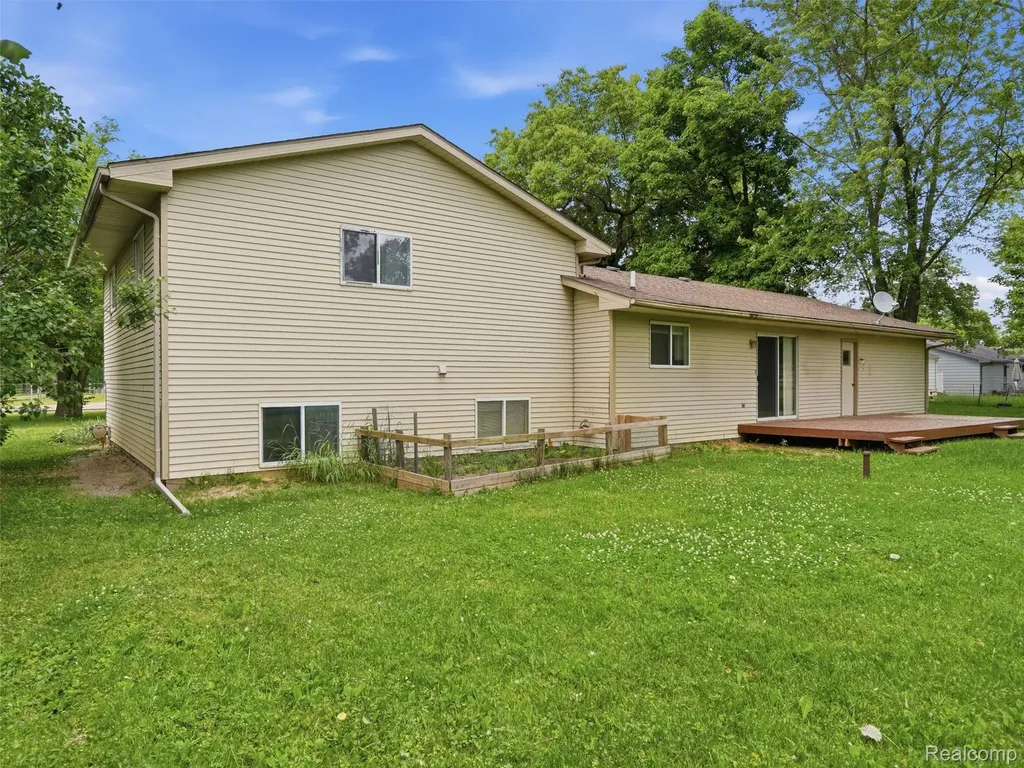 2439 N Long Lake Road Fenton Charter Township MI 48430