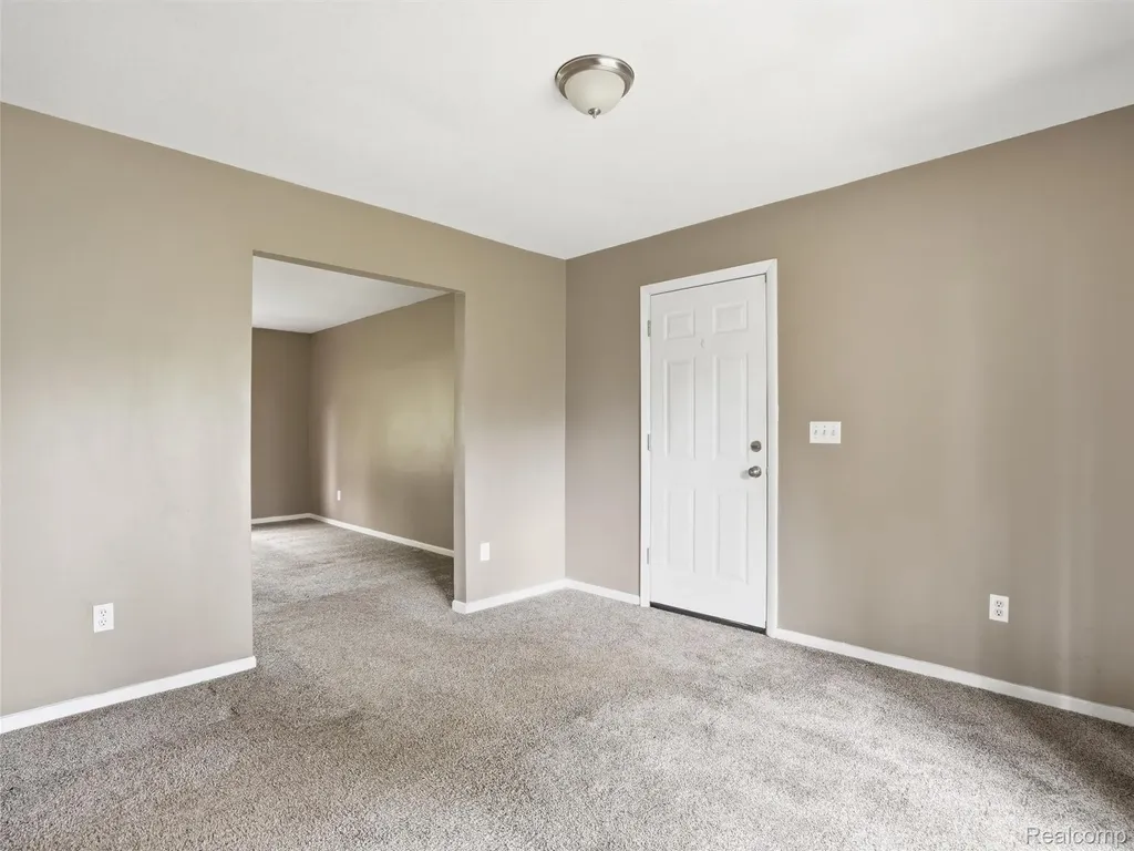 2439 N Long Lake Road Fenton Charter Township MI 48430