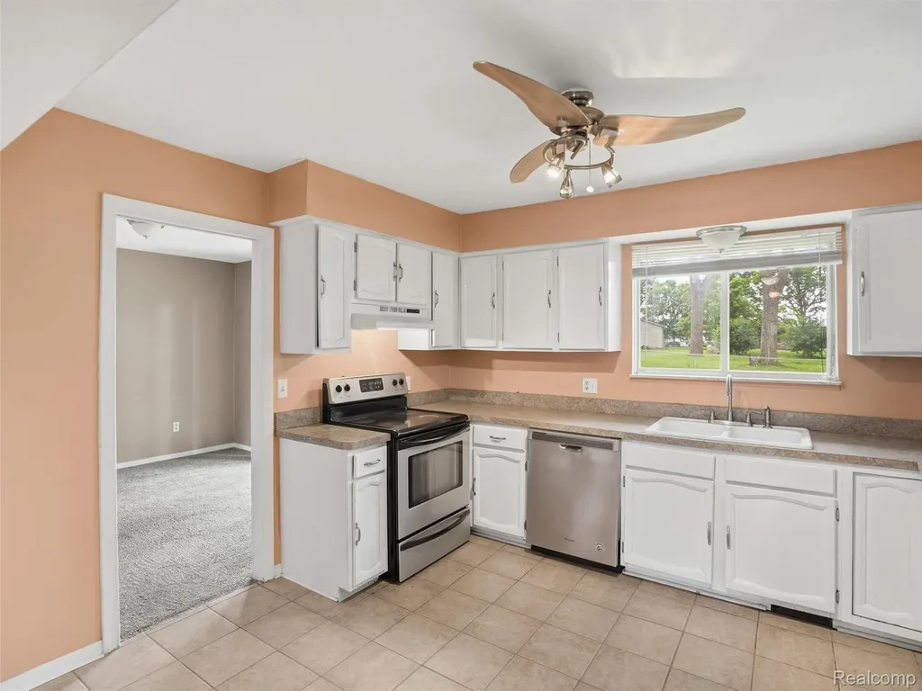 2439 N Long Lake Road Fenton Charter Township MI 48430