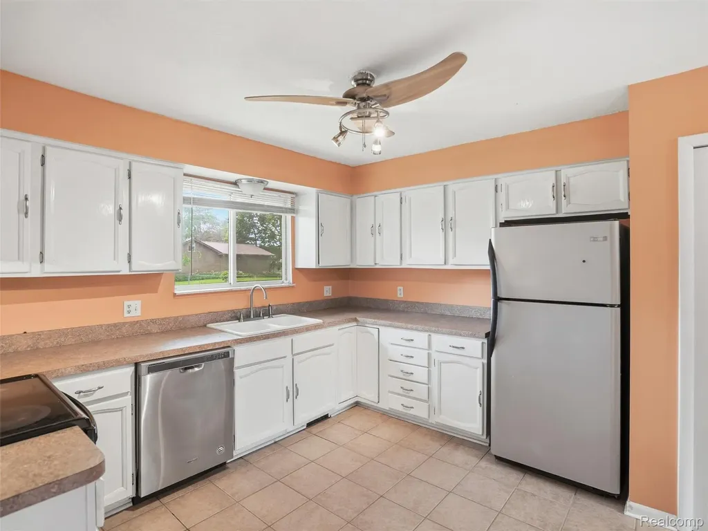 2439 N Long Lake Road Fenton Charter Township MI 48430