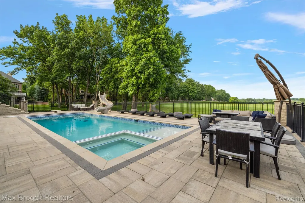 7428 Foxburg Court Independence Charter Township MI 48348