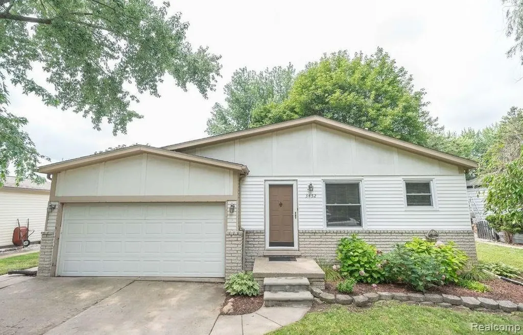 3452 Cone Avenue Rochester Hills City MI 48309