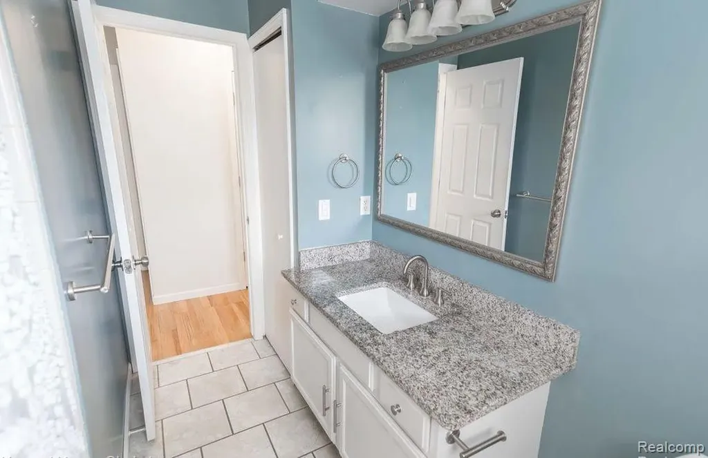 3452 Cone Avenue Rochester Hills City MI 48309