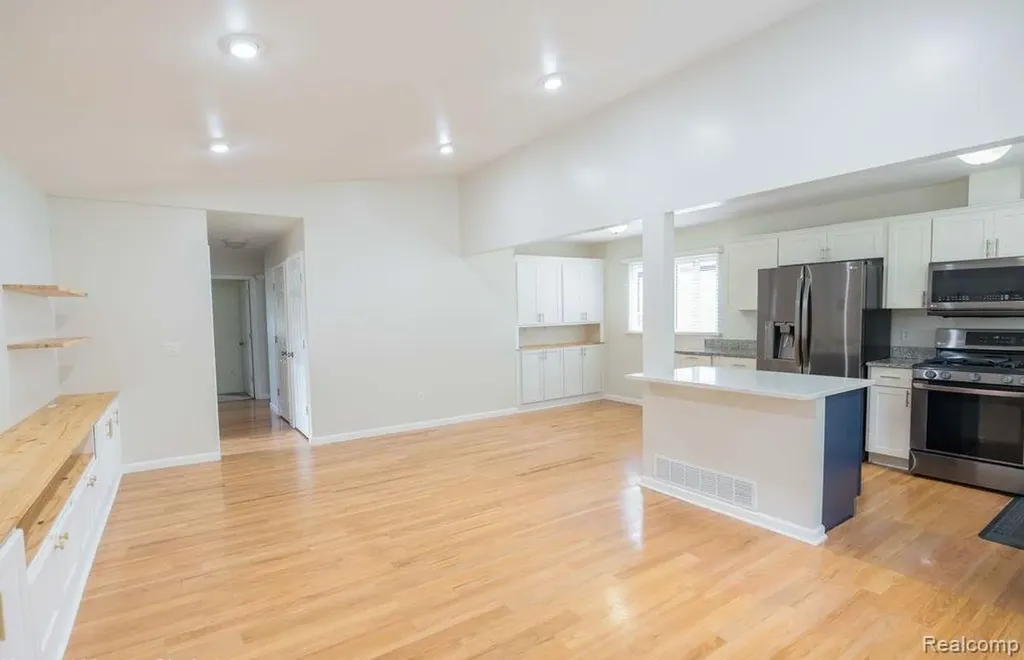 3452 Cone Avenue Rochester Hills City MI 48309